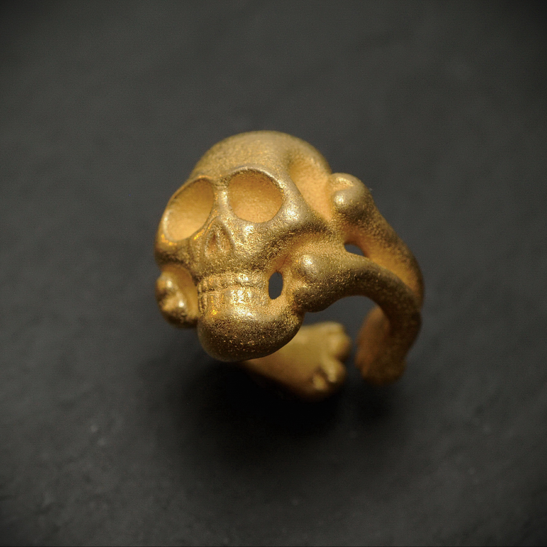 DD_Skull_Little_Chevy_Edelstahl_vergoldet_0001